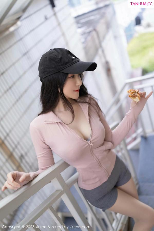 鱼子酱fish  [XiuRen]高清写真图 2025.07.11 No.10542 鱼子酱Fish 灰色内衣第19张图片